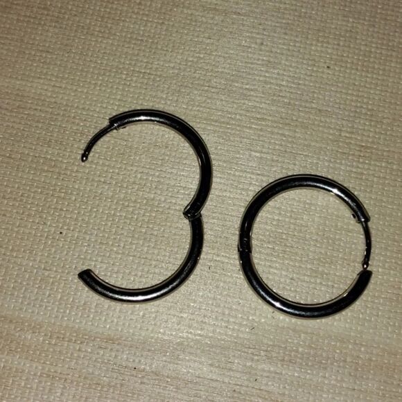 Silver Tone earrings - Picture 2 of 2